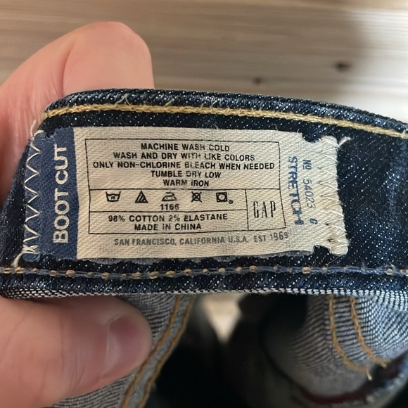 GAP 1969 size 10 Average Dark Wash Cut-off/ Cuffed High-rise 6”-8” Denim Shorts - Picture 12 of 12